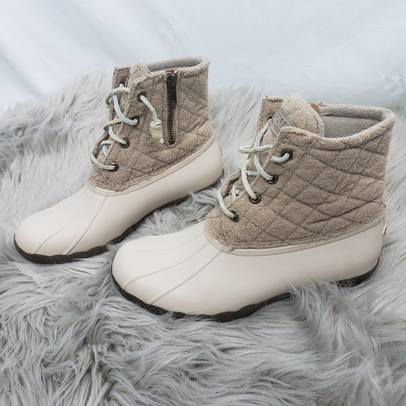 duck boots cream